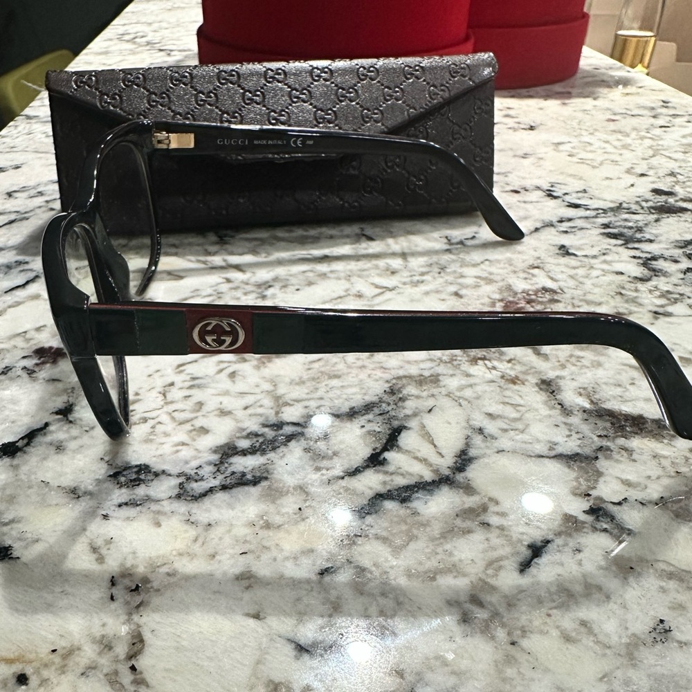 Gucci frames with case
